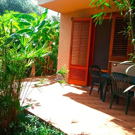 Sea View Garden Apartament *